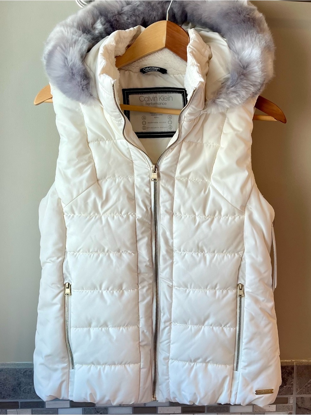 NWT Calvin Klein Performance Puffer Vest Removable Hood Womens MED Cloud Cream